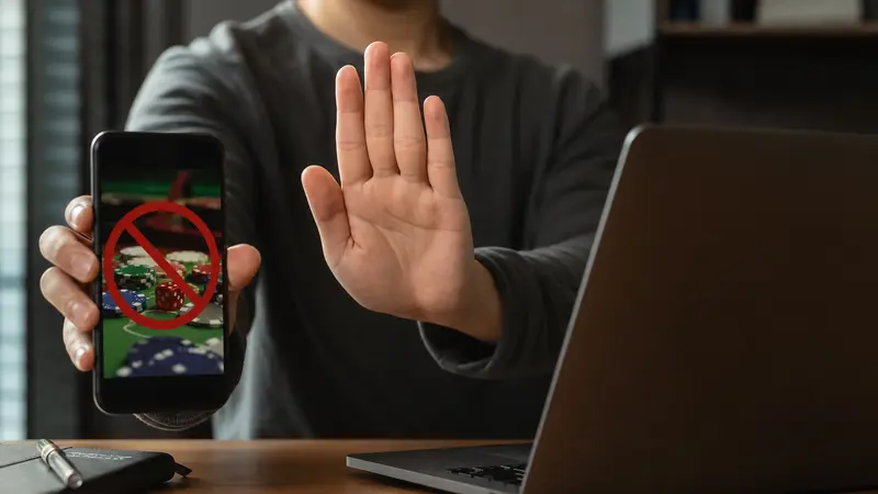 Langkah Berani Castelli: Tutup Akses Taruhan Online di Jaringan Umum